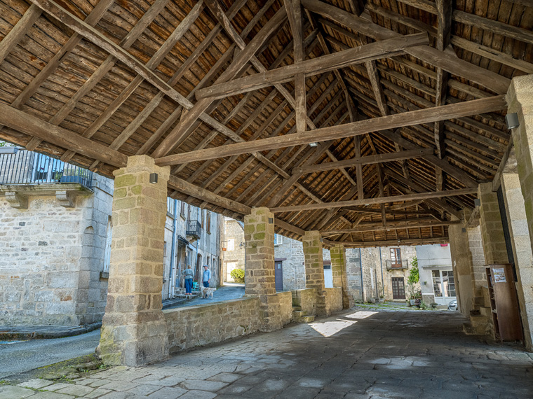 -D-Darrault-Petites-Cites-de-Caractere-MD-Halles.jpg La halle aux grains de Treignac, patrimoine médiéval de la Petite Cité de Caractère en Corrèze