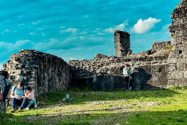 Enquête archéologique au Château de Ventadour_1