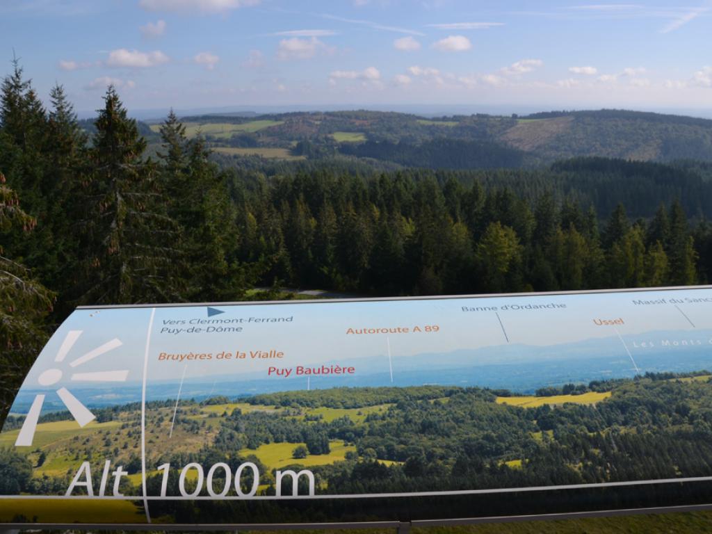 Tour panoramique du Mont-Bessou