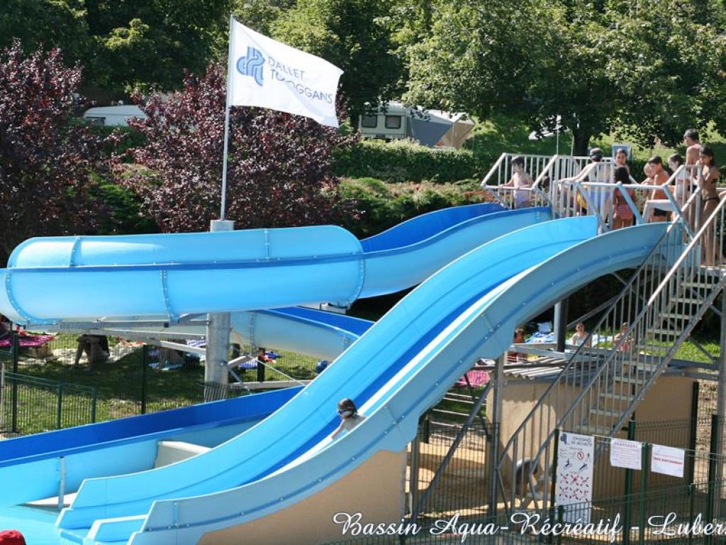 Piscine et bassin aquarécréatif d'été de Lubersac