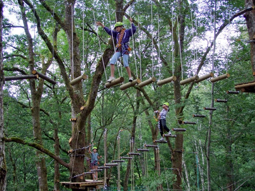 Parc acrobatique dans les arbres Diège Aventures