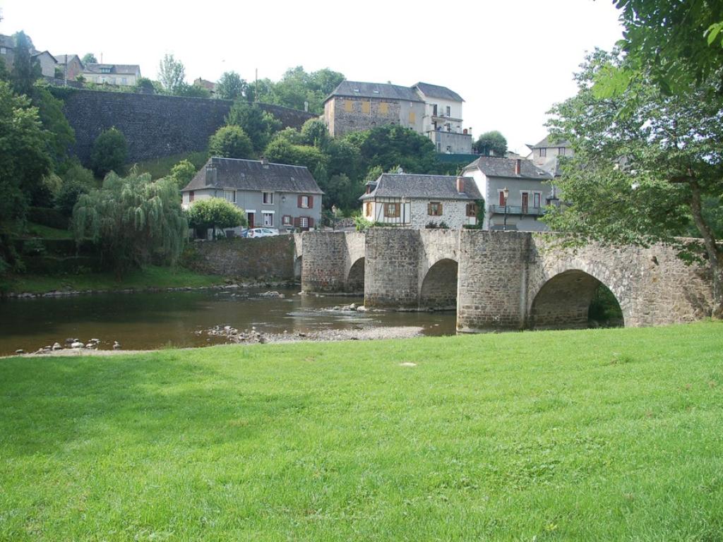 Vieux pont sur la Vézère