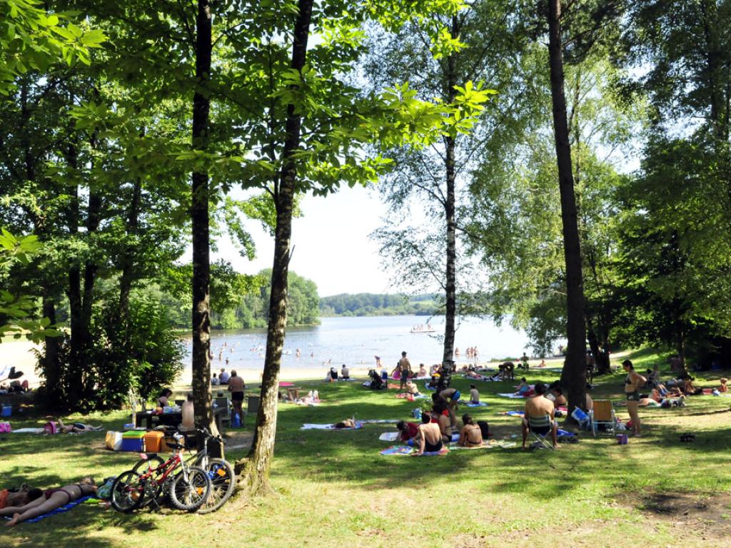 Aire d'accueil de camping-cars du camping Paradis le Coiroux