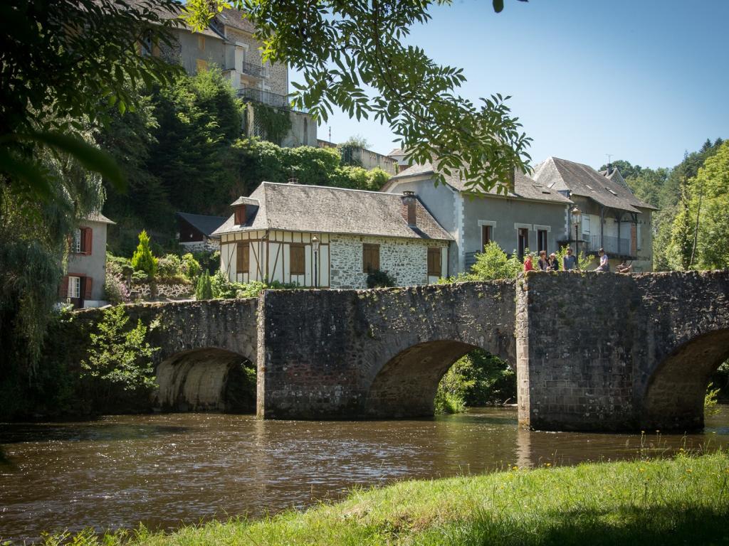 Vieux pont sur la Vézère