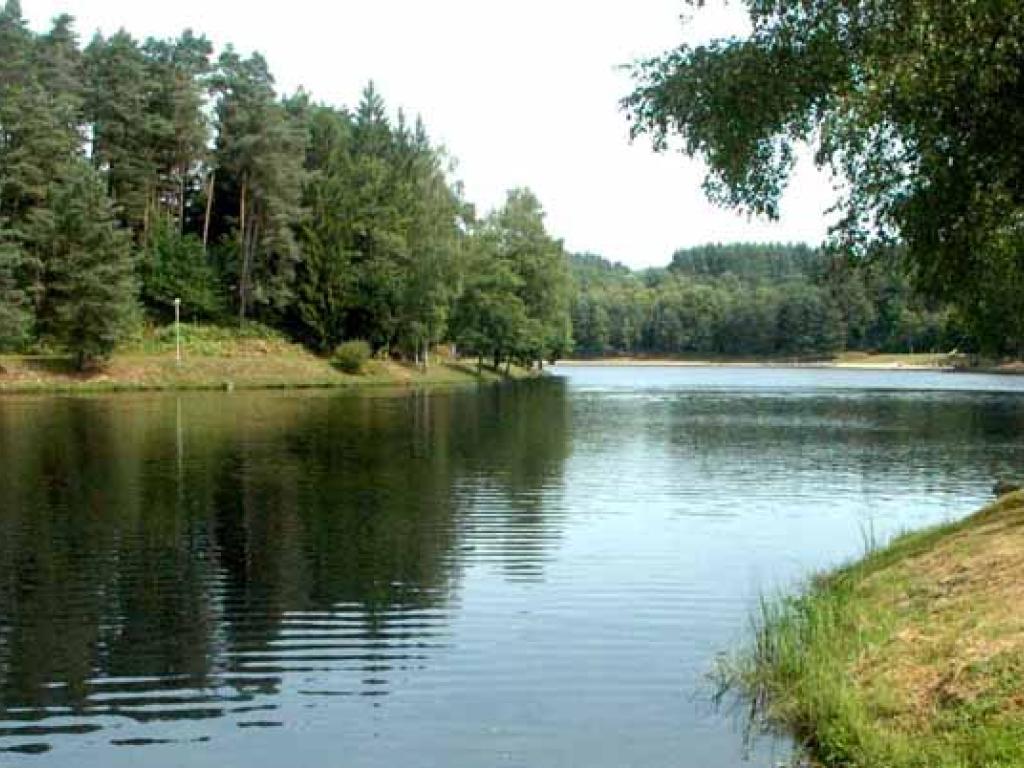 Camping Egletons lac