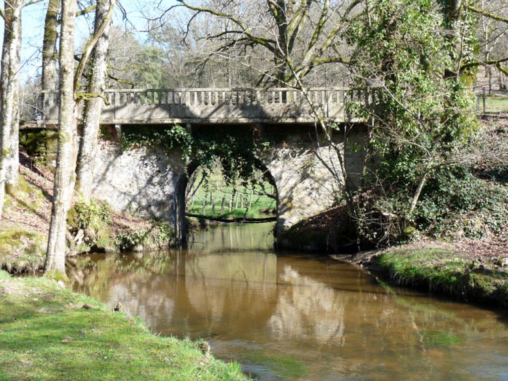 Le pays vert Chanteixois du Puy Maurians aux Zignalets