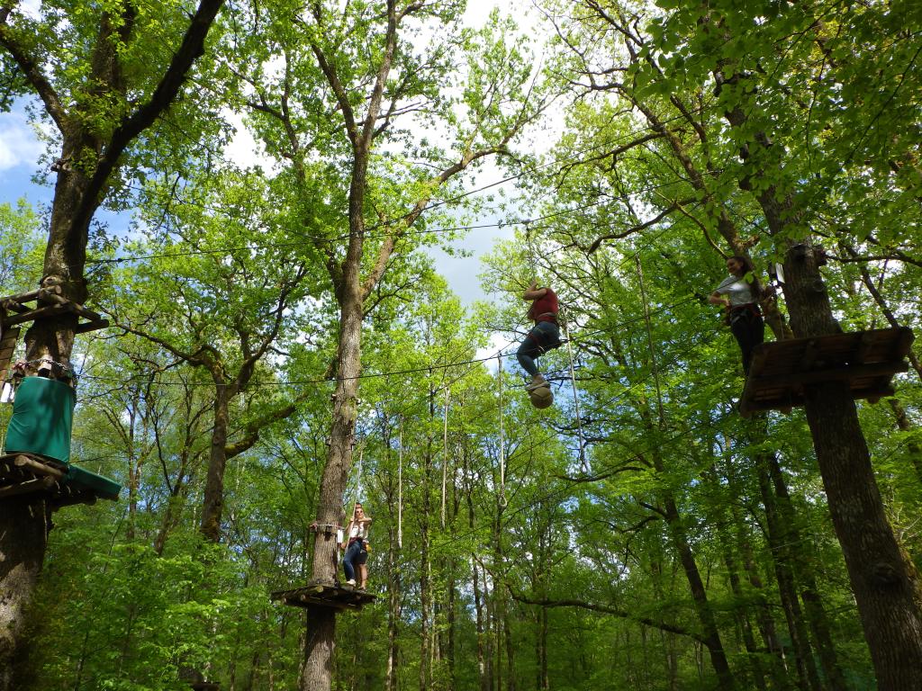 Parc acrobatique dans les arbres Diège Aventures