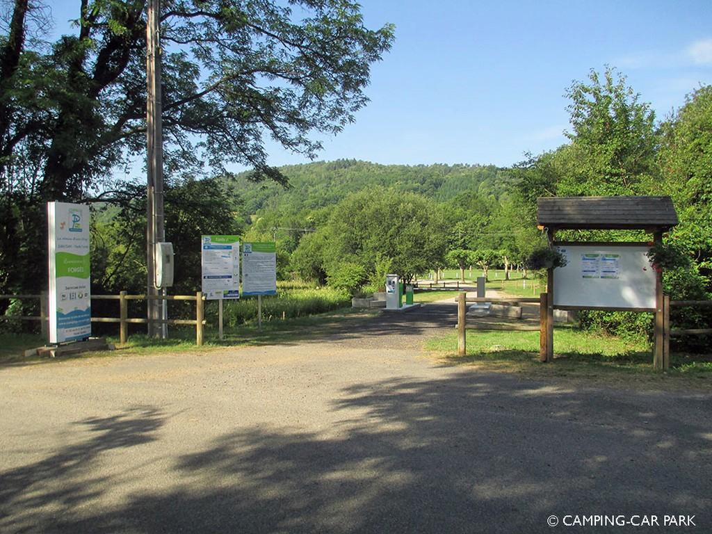 Aire camping-car park de Forgès