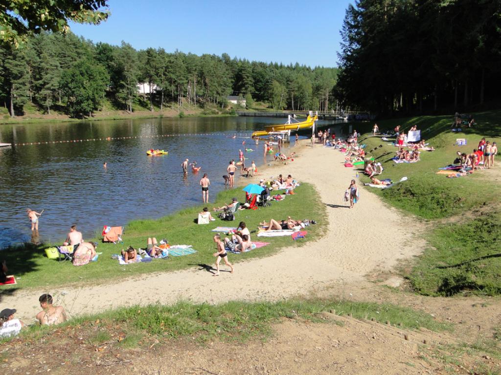 Aire d'accueil de camping-cars du Domaine du Lac de Soursac