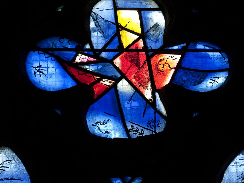 Chapelle du Saillant avec vitraux de Marc Chagall