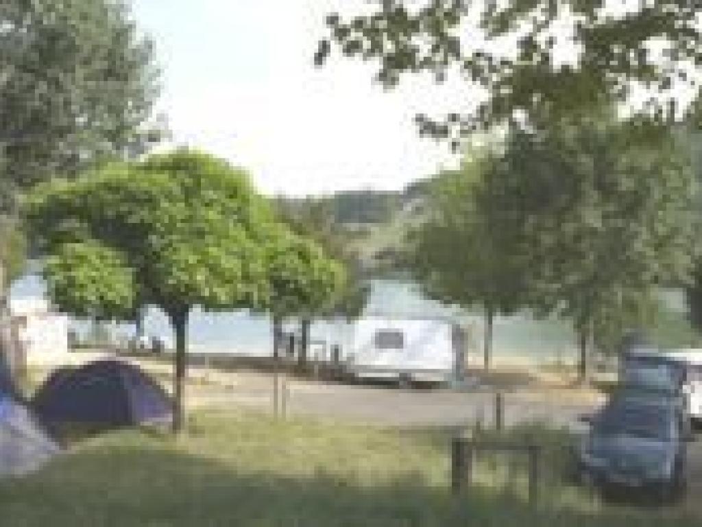 Aire accueil camping cars au Camping du Lac du Causse