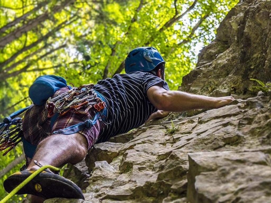 Escalade à la Base Sports Loisirs Vézère