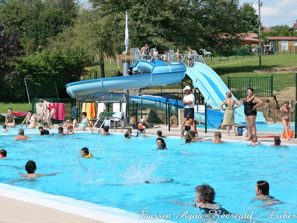 Piscine et bassin aquarécréatif d'été de Lubersac