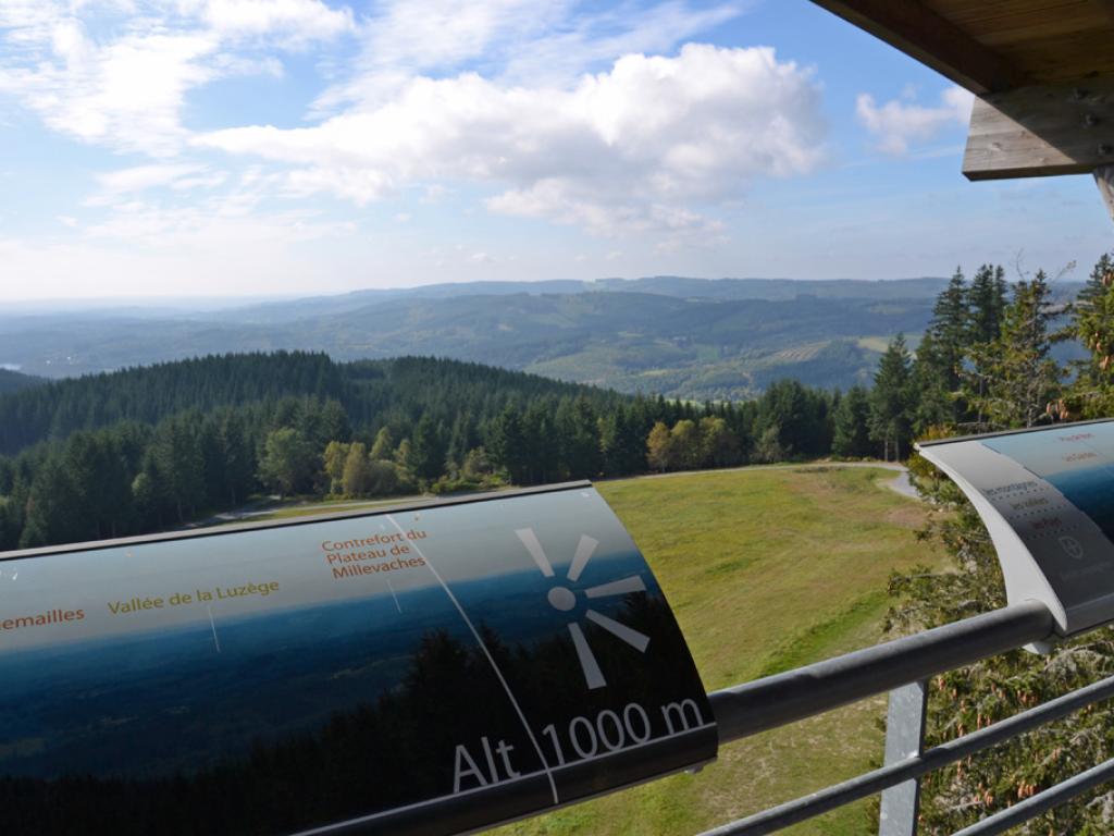 Tour panoramique du Mont-Bessou