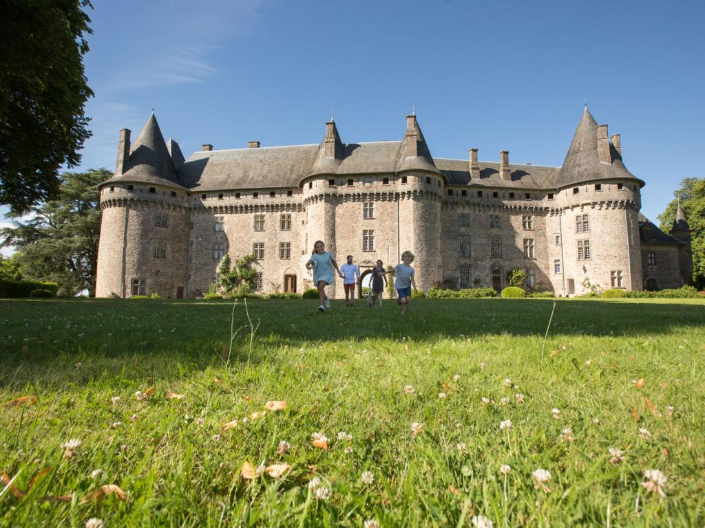 Château de Pompadour et Ecuries de l'Orangerie