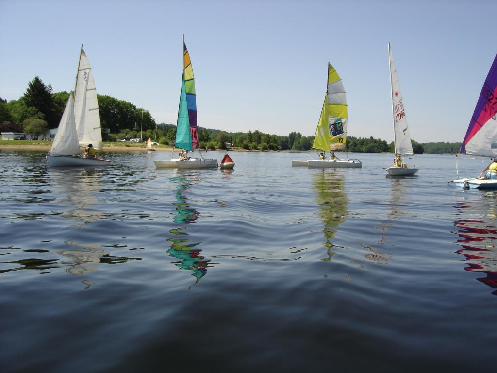 Voile et planche à voile Station Sports Nature Haute Dordogne