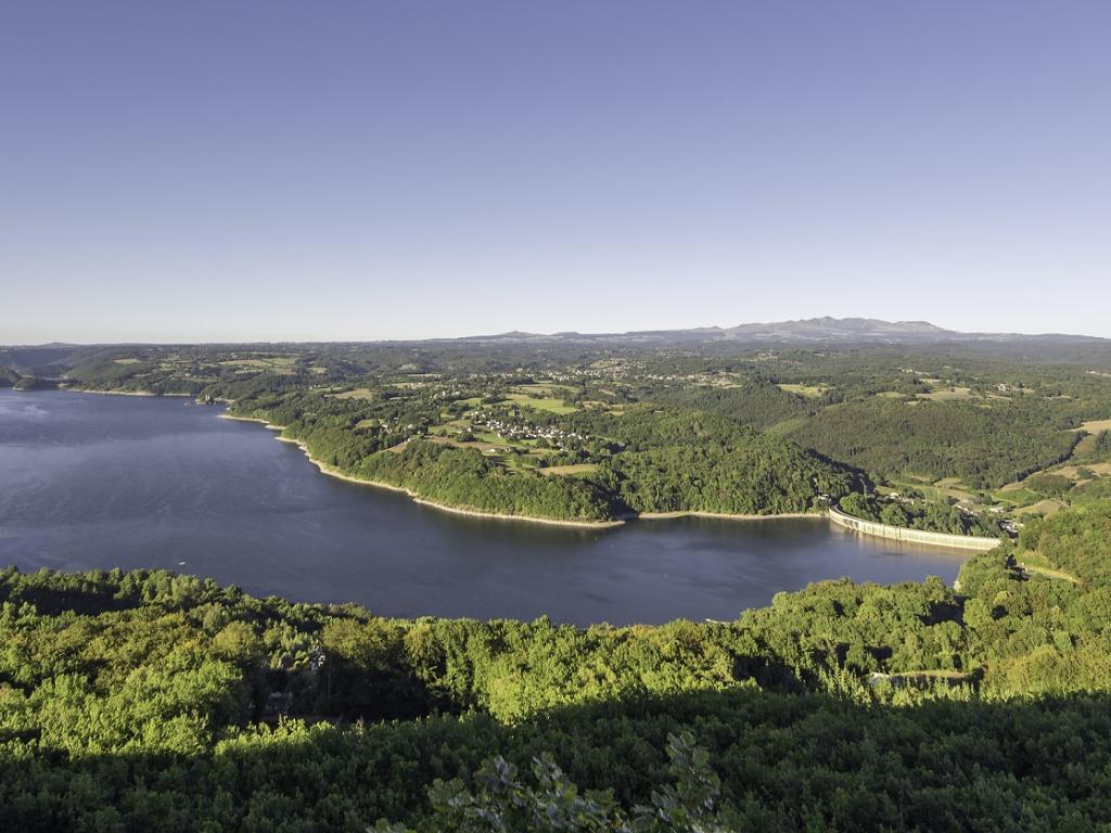 Retenue du barrage de Bort-Les-Orgues