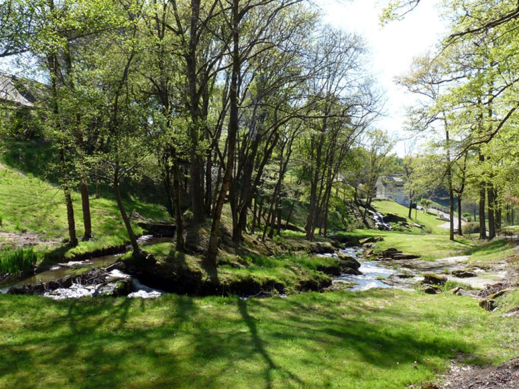 Le pays vert Chanteixois du Puy Maurians aux Zignalets