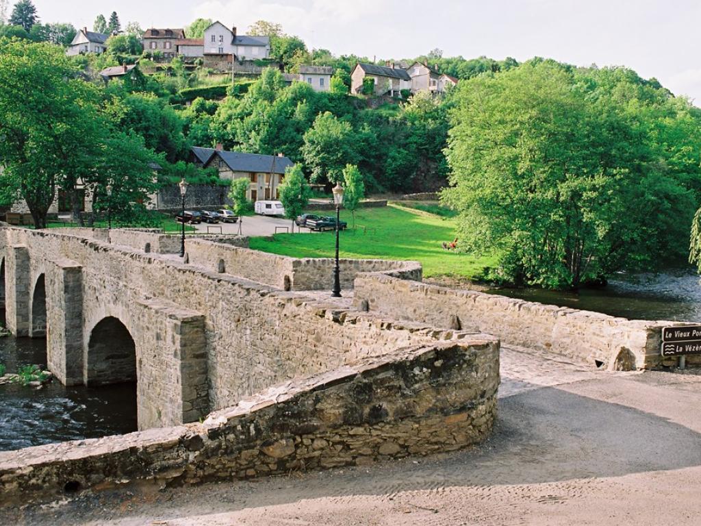 Vieux pont sur la Vézère