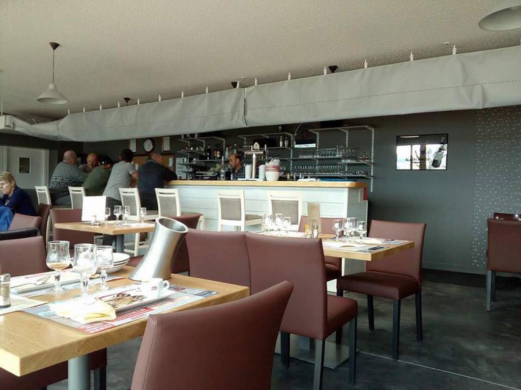 Les Pieds dans l'Eau Les Pieds dans l'Eau