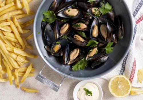 top-view-mussel-shells-with-french-fries